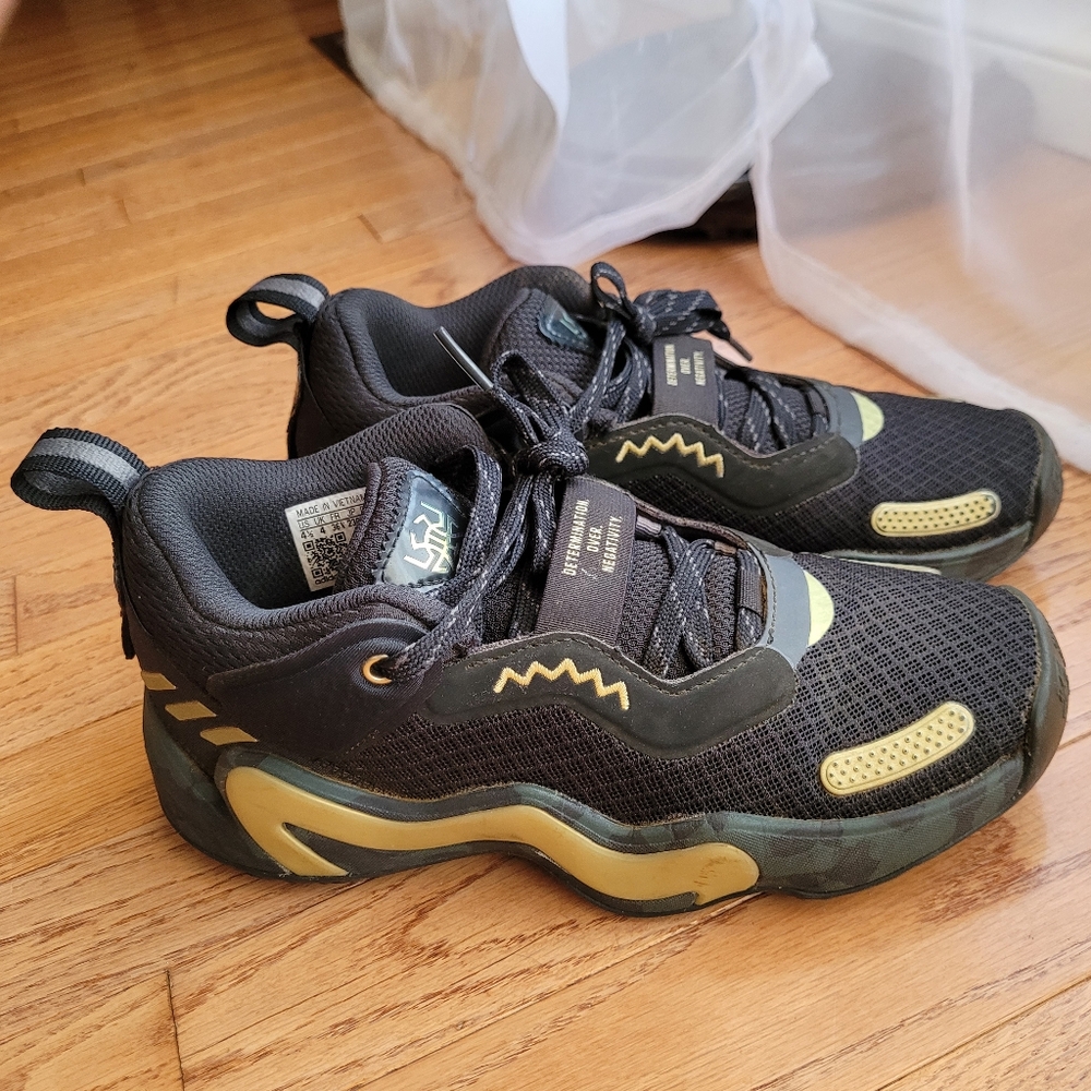 Adidas D.O.N Issue 3 Black Gold Youth Size 4.5 Donovan Mitchell